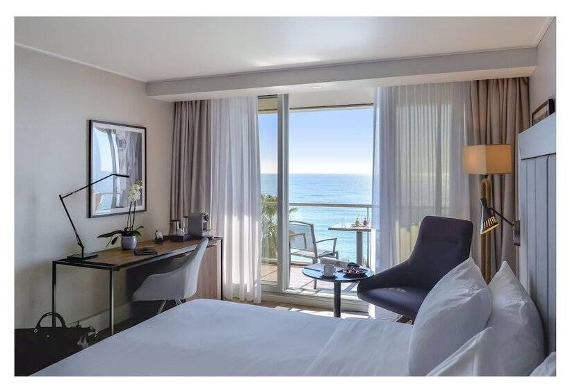 オーシャンビューのプレミアムルーム。, Radisson Blu Hotel Nice