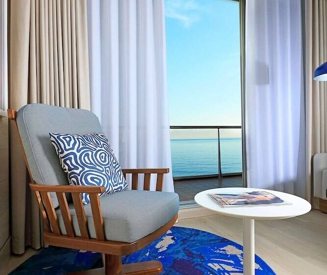 オーシャンビューのプレミアムルーム。, Radisson Blu Hotel Nice