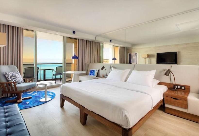 オーシャンビューのプレミアムルーム。, Radisson Blu Hotel Nice