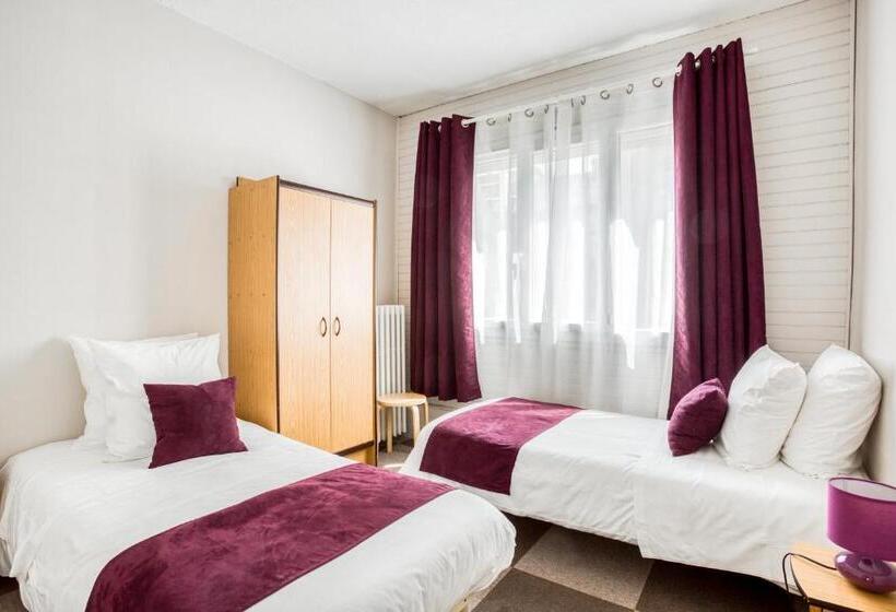 غرفة عائلية, Logis Hôtel Restaurant La Coupe D Or