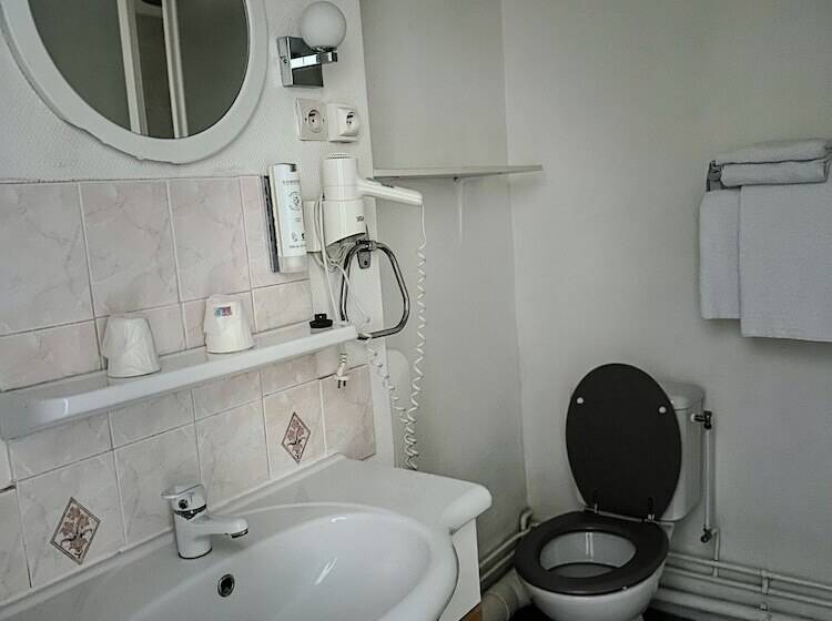 غرفة قياسية, Logis Hôtel Restaurant La Coupe D Or