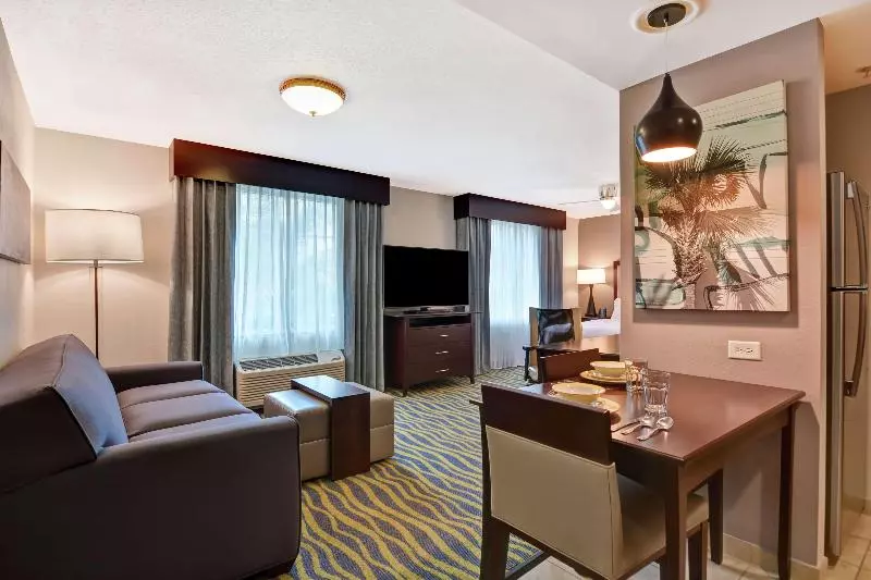 身障者適用スタンダードルーム, Accueil Hôtel Paris Pigalle Montmartre