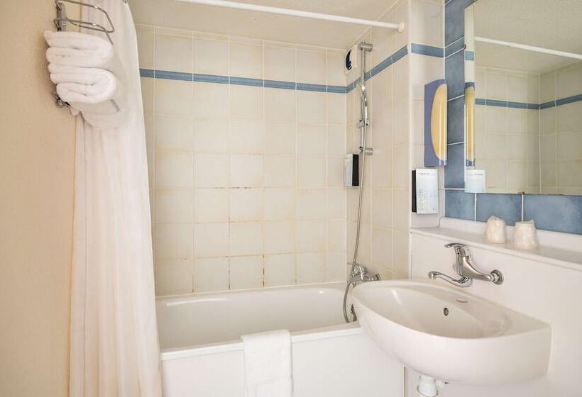 스탠다드 룸 더블 침대, Campanile Brive La Gaillarde Ouest