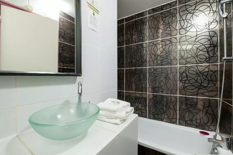 Quarto Triplo Standart, Celenya