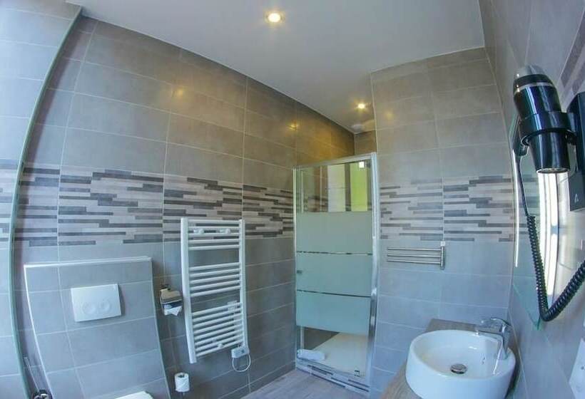 高级大房间, Des 2 Nations