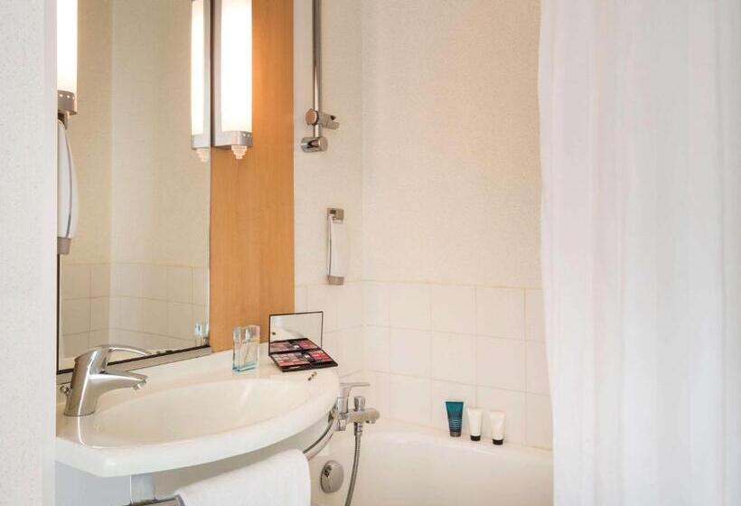 חדר סטנדרט לשלושה, B&b Hotel Niort Sud Venise Verte