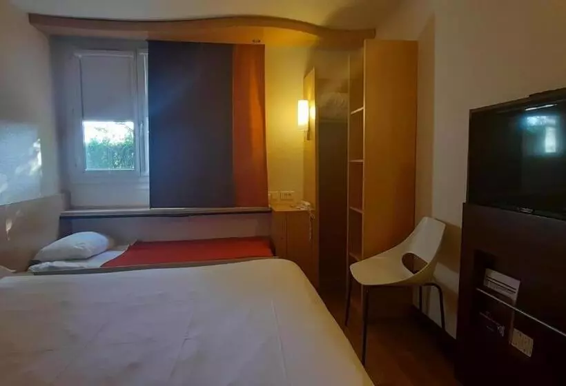 ダブルベッドのスタンダードシングルルーム, Ibis Roanne Le Coteau Hotel Restaurant