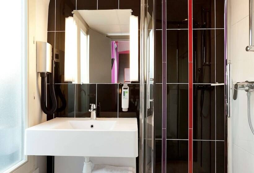 スタンダードルーム, Accueil Paris Pigalle Montmartre