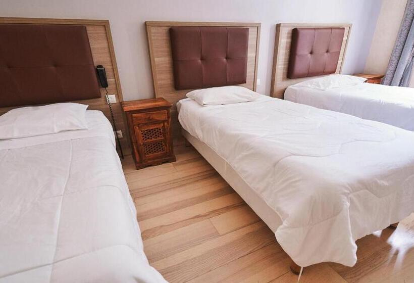 غرفة قياسية ثلاثية, La Flambee