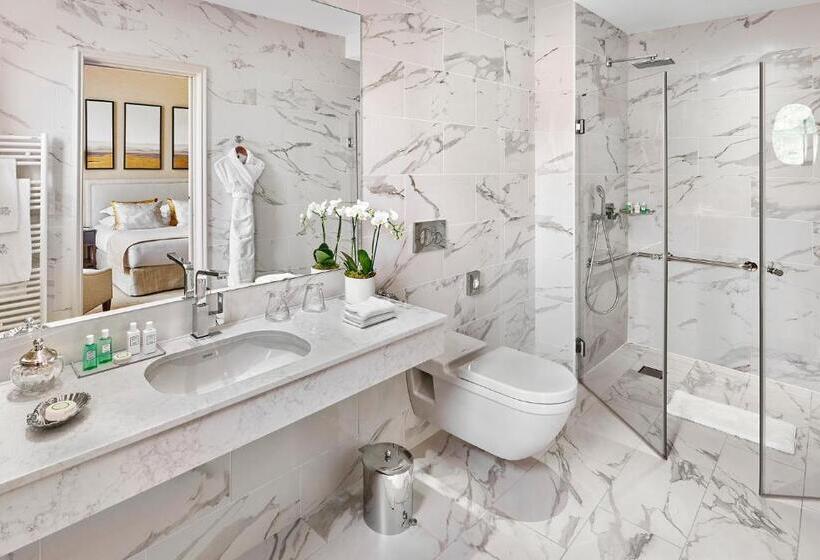 アウトサイドクラシックルーム, La Réserve De Beaulieu