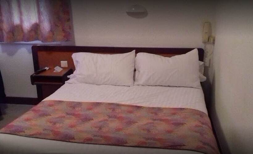 חדר סטנדרט נוף לאגם, Logis Hotel Eden Lac