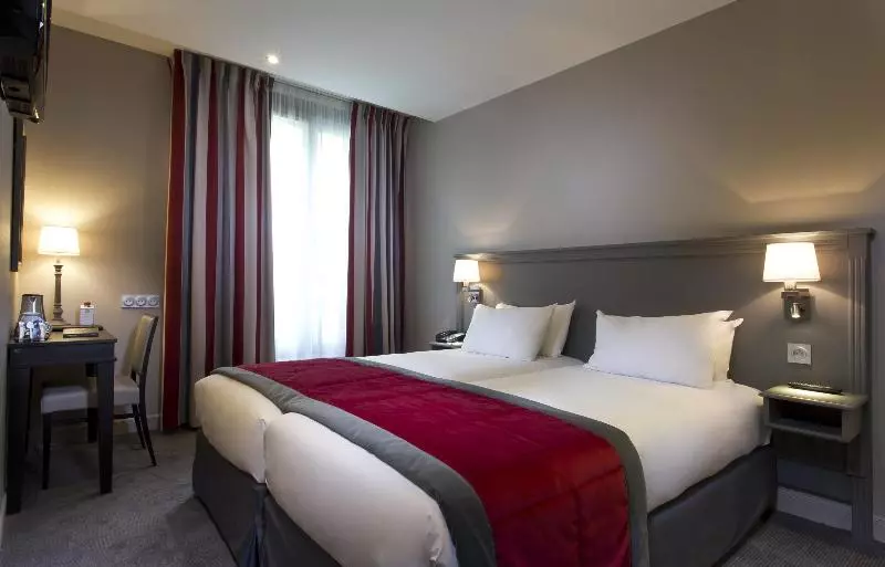 Superior Room King Size Bed, Best Western Montcalm