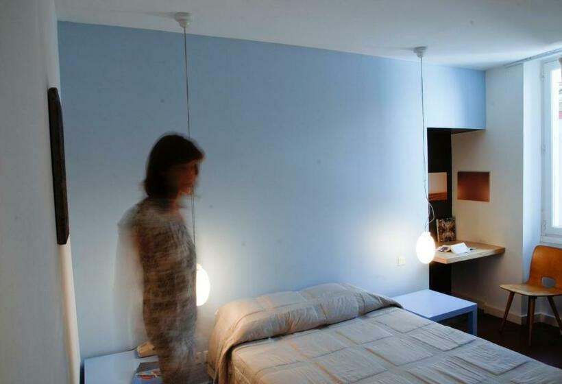 스탠다드 룸, Burrhus