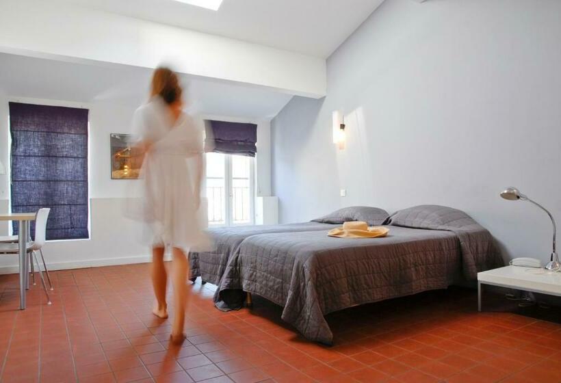 스탠다드 룸, Burrhus