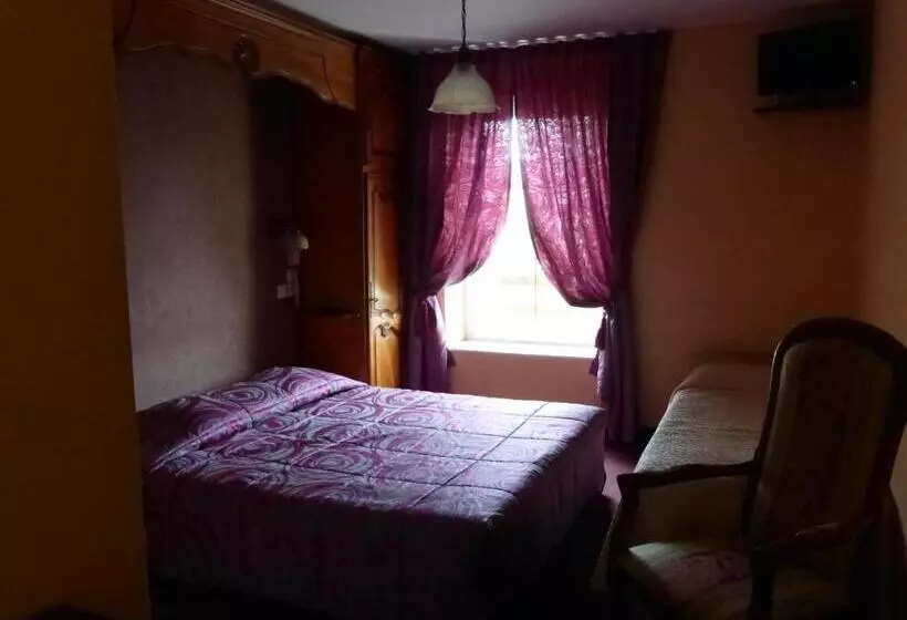 Standard Kolmen Hengen Huone, De France