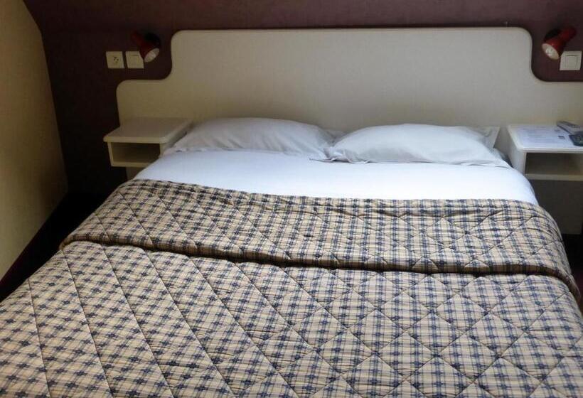 标准单人间, De France