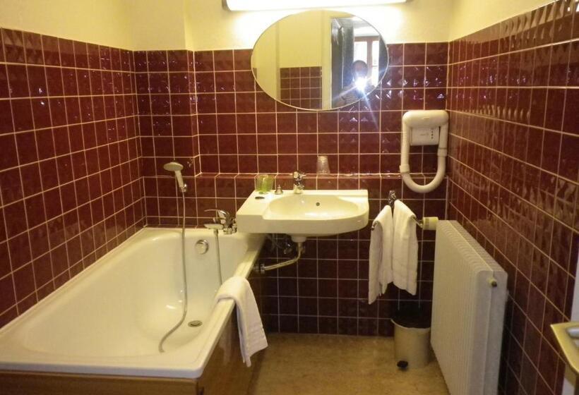 Номер Стандарт Трехместный, Logis Cit Hôtel Des Vosges 5 Rue De La Gare