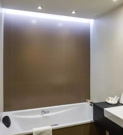 سوییت جونیور, Hôtel Le Châteaubriant