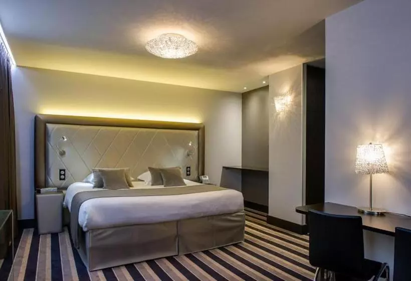 سوییت جونیور, Hôtel Le Châteaubriant