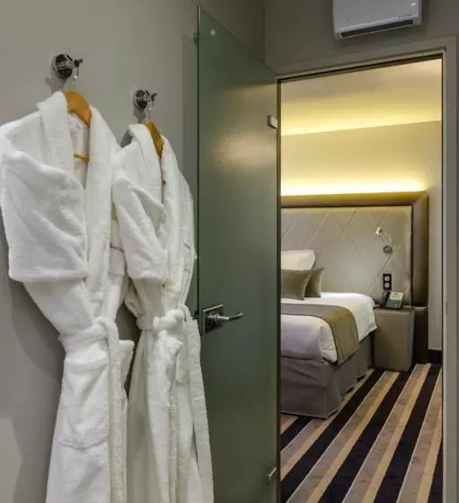 سوییت جونیور, Hôtel Le Châteaubriant