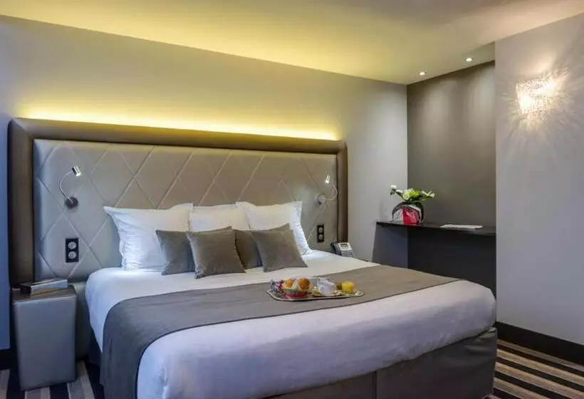 سوییت جونیور, Hôtel Le Châteaubriant