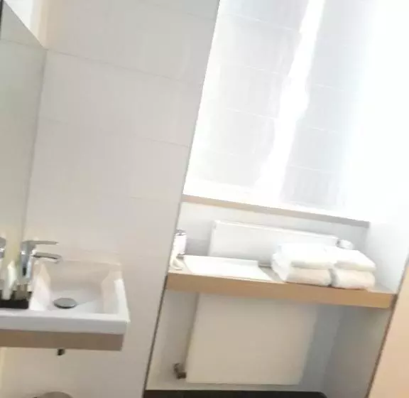 اتاق استاندارد برای معلولان, Hôtel Le Châteaubriant