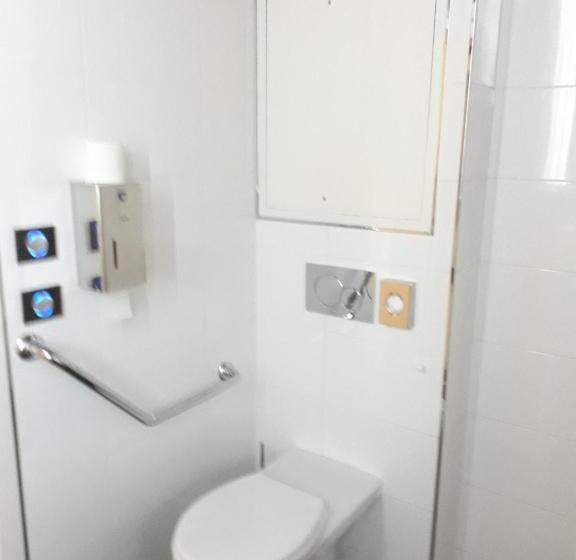 חדר סטנדרט מותאם לאדם עם מוגבלויות, Hôtel Le Châteaubriant