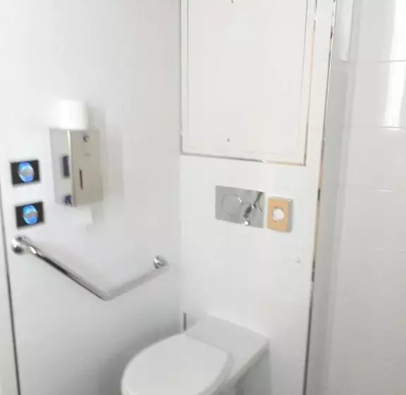 اتاق استاندارد برای معلولان, Hôtel Le Châteaubriant
