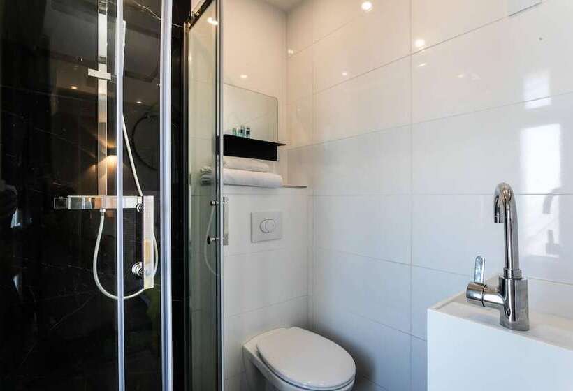 غرفة قياسية مطلّة علي البحر, Hôtel Le Mistral