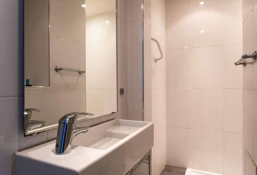 غرفة قياسية مطلّة علي البحر, Hôtel Le Mistral