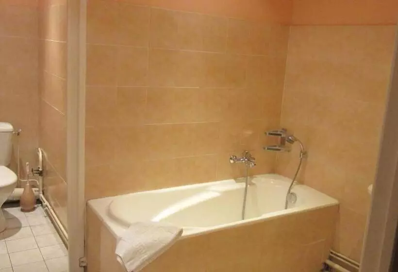 اتاق استاندارد چهار تخته, Hôtel Le Sauvage