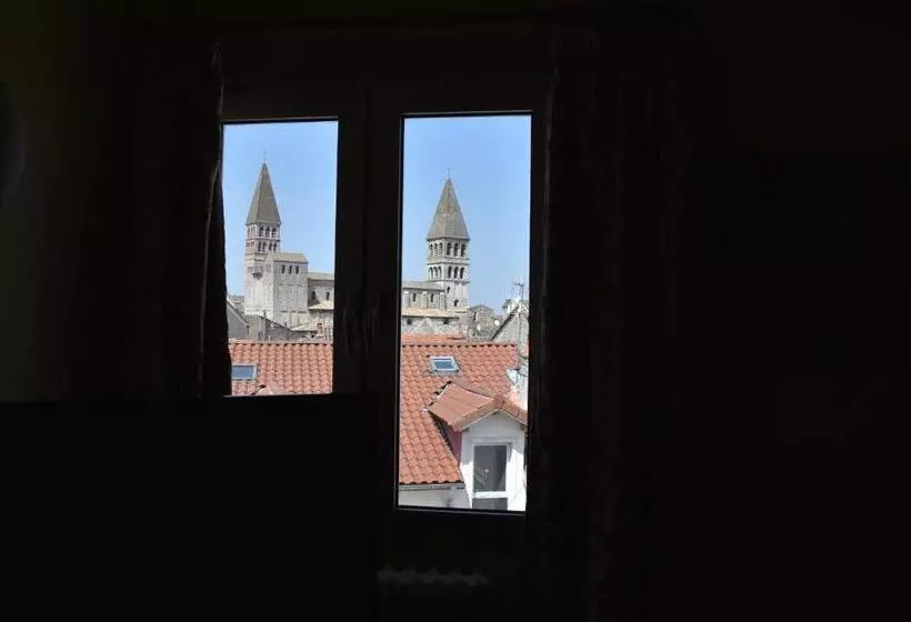 اتاق استاندارد سه نفره, Hôtel Le Sauvage
