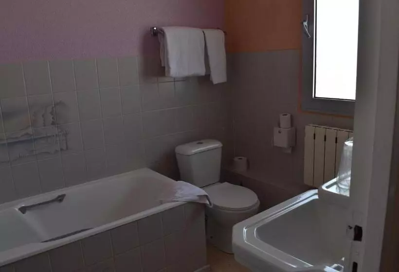 اتاق استاندارد سه نفره, Hôtel Le Sauvage