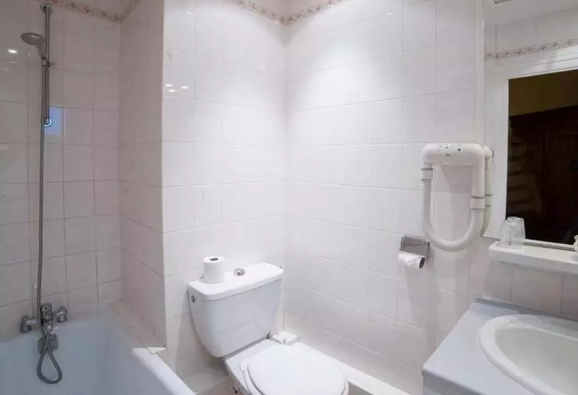 اتاق استاندارد سه نفره, Hôtel Les Tilleuls, Bourges