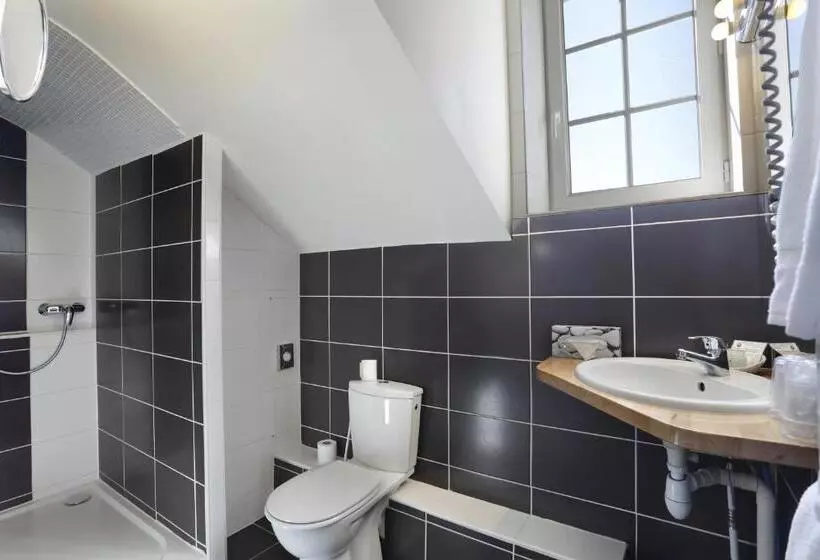 اتاق استاندارد چهار تخته, Hôtel Les Tilleuls, Bourges