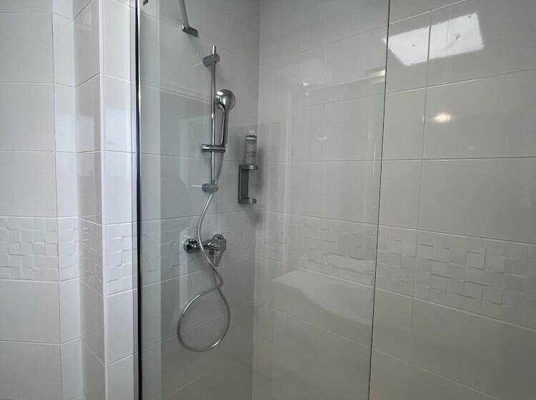 Номер Стандарт Трехместный, Hôtel Les Sables   Urban Style   By Logis Hotels