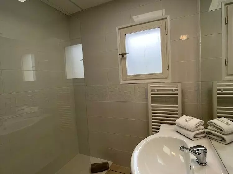 スタンダードトリプルルーム, Hôtel Les Sables   Urban Style   By Logis Hotels