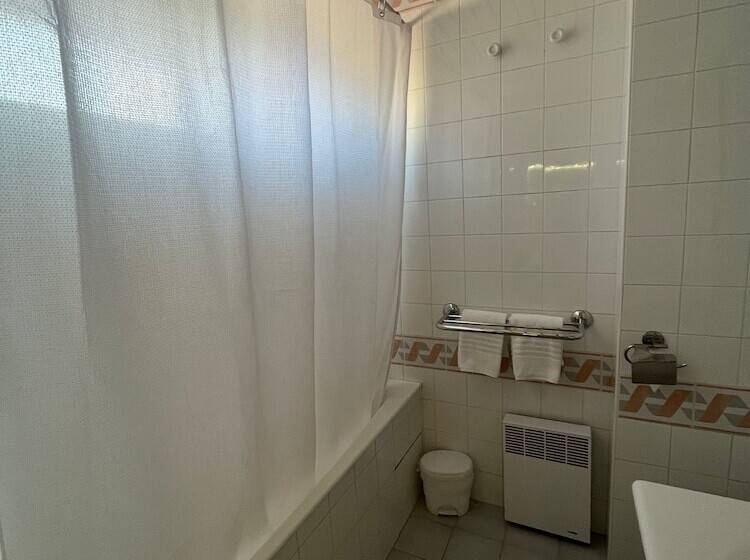 스탠다드 트리플 룸, Hôtel Les Sables   Urban Style   By Logis Hotels