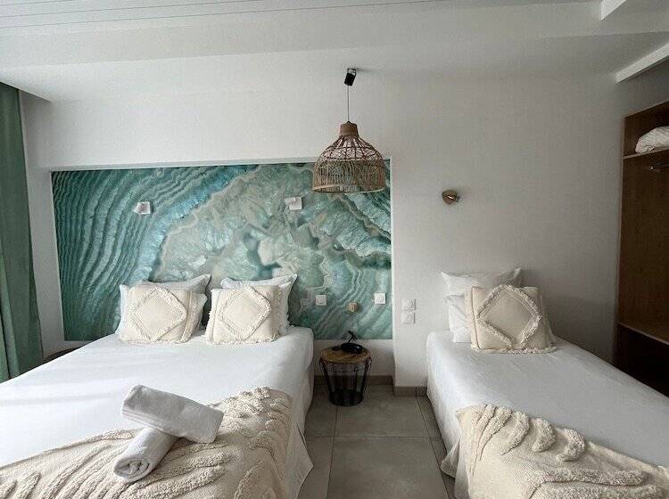 标准三人间, Hôtel Les Sables   Urban Style   By Logis Hotels