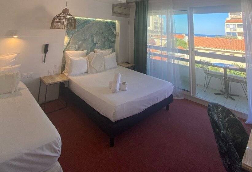 Номер Стандарт Трехместный, Hôtel Les Sables   Urban Style   By Logis Hotels