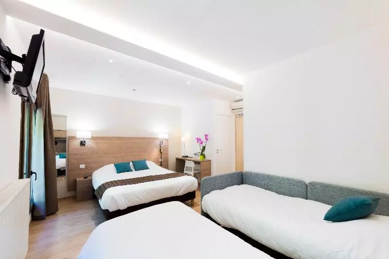 スタンダード４人部屋, Logis Hôtel Restaurant Le Cours