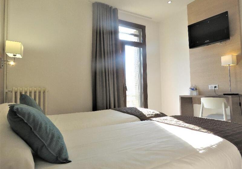 스탠다드 룸, Logis Hôtel Restaurant Le Cours