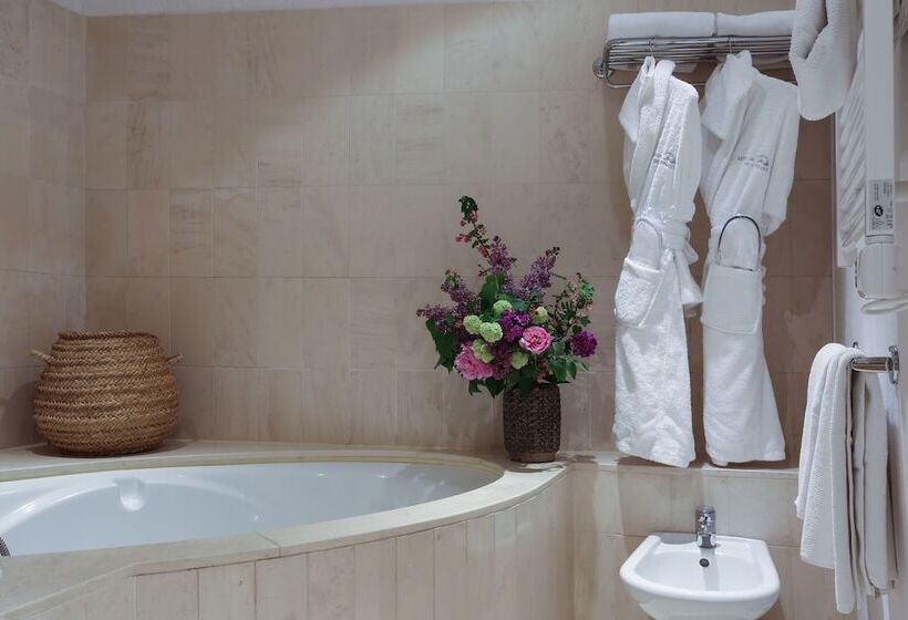 家庭间, Moulin De L Abbaye