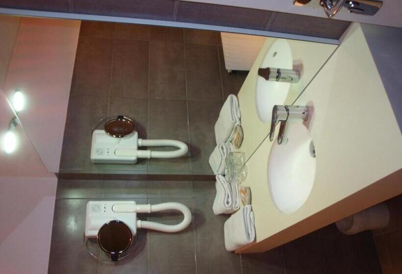 Номер Стандарт, Hôtel De L Orme, Akena