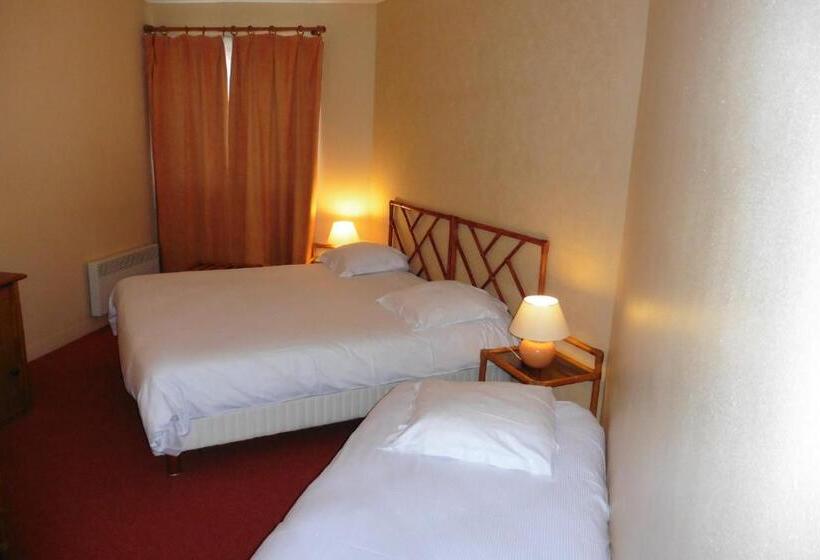 Номер Стандарт Трехместный, Hôtel De L Orme, Akena