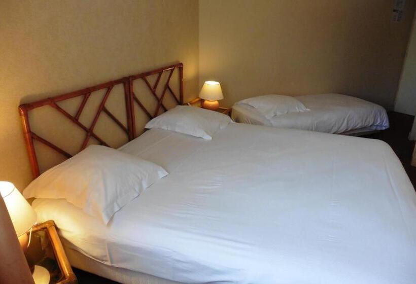 Номер Стандарт Трехместный, Hôtel De L Orme, Akena