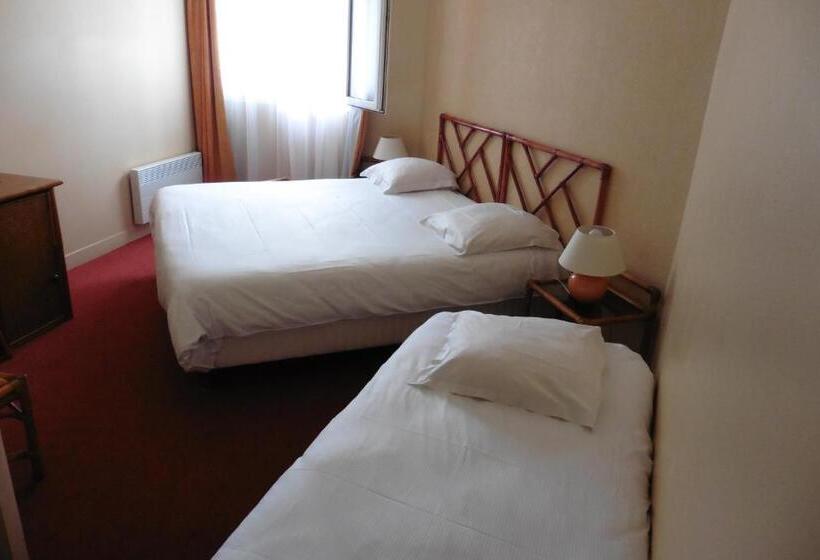 Номер Стандарт Трехместный, Hôtel De L Orme, Akena