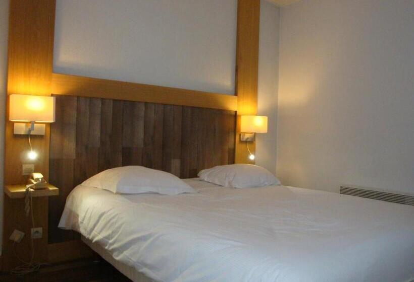 Номер Стандарт Трехместный, Hôtel De L Orme, Akena