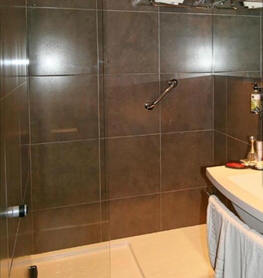 اتاق سوپریور سه تخته, Logis Nimotel Hôtel Cosy