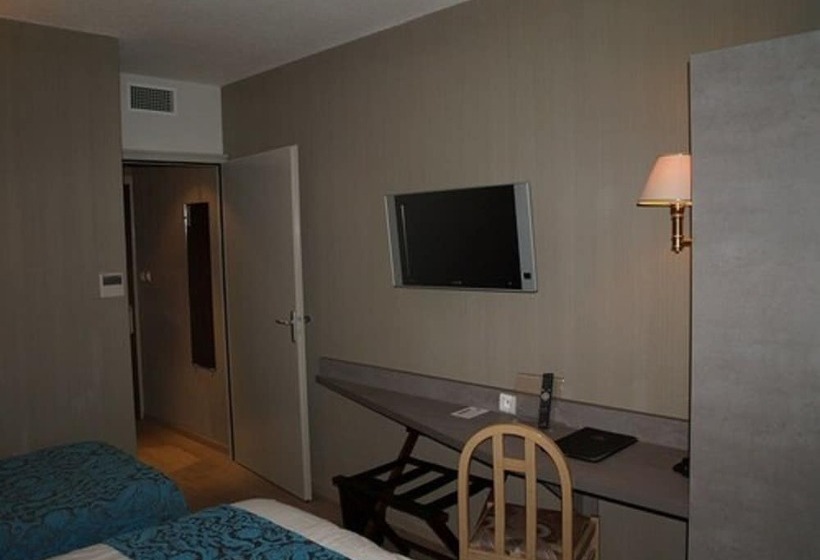 اتاق سوپریور سه تخته, Logis Nimotel Hôtel Cosy